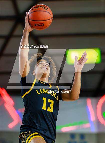 Thumbnail 1 in Lincoln vs. Edmonds-Woodway (WIAA  3A Quarter Final) photogallery.
