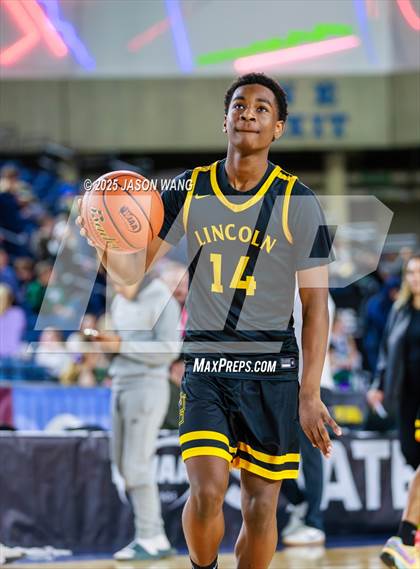 Thumbnail 3 in Lincoln vs. Edmonds-Woodway (WIAA  3A Quarter Final) photogallery.