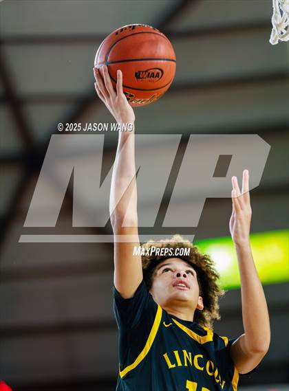 Thumbnail 1 in Lincoln vs. Edmonds-Woodway (WIAA  3A Quarter Final) photogallery.