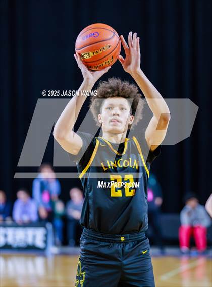 Thumbnail 3 in Lincoln vs. Edmonds-Woodway (WIAA  3A Quarter Final) photogallery.