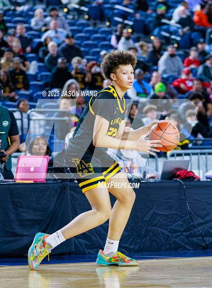 Thumbnail 1 in Lincoln vs. Edmonds-Woodway (WIAA  3A Quarter Final) photogallery.
