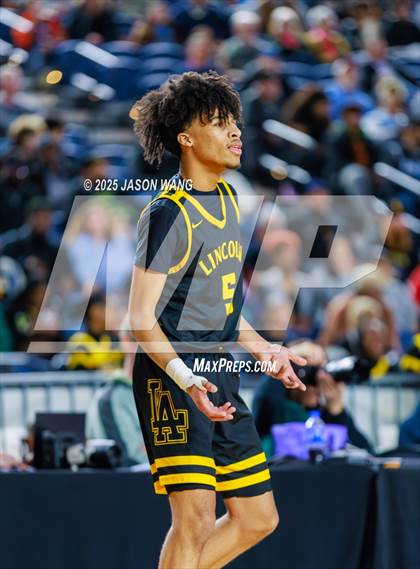 Thumbnail 3 in Lincoln vs. Edmonds-Woodway (WIAA  3A Quarter Final) photogallery.