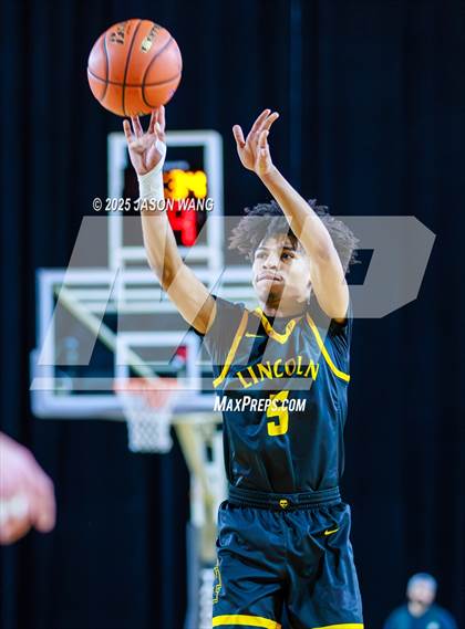 Thumbnail 2 in Lincoln vs. Edmonds-Woodway (WIAA  3A Quarter Final) photogallery.