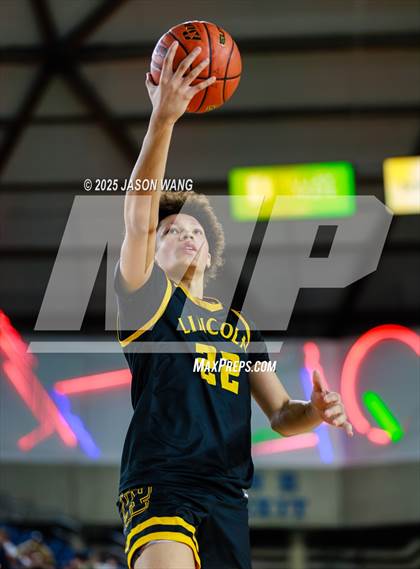 Thumbnail 2 in Lincoln vs. Edmonds-Woodway (WIAA  3A Quarter Final) photogallery.