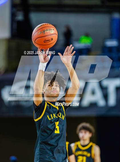 Thumbnail 2 in Lincoln vs. Edmonds-Woodway (WIAA  3A Quarter Final) photogallery.
