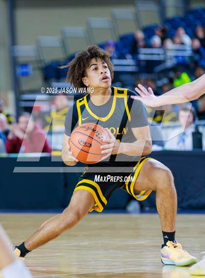 Thumbnail 3 in Lincoln vs. Edmonds-Woodway (WIAA  3A Quarter Final) photogallery.