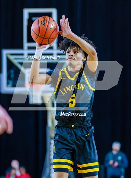 Thumbnail 1 in Lincoln vs. Edmonds-Woodway (WIAA  3A Quarter Final) photogallery.