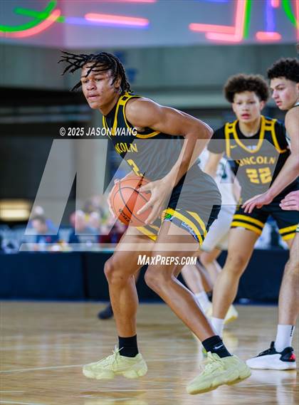 Thumbnail 3 in Lincoln vs. Edmonds-Woodway (WIAA  3A Quarter Final) photogallery.