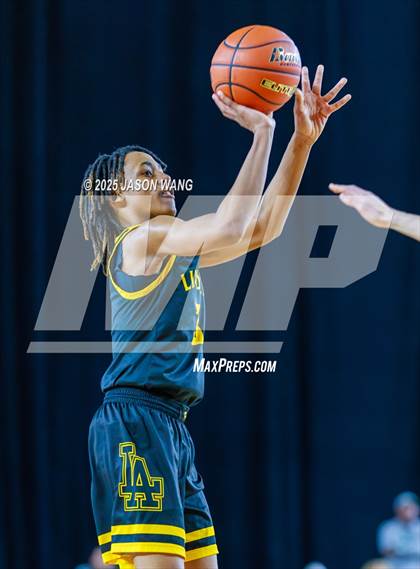 Thumbnail 3 in Lincoln vs. Edmonds-Woodway (WIAA  3A Quarter Final) photogallery.