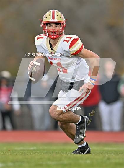 Thumbnail 3 in Sayville vs. Half Hollow Hills West (D3 Semifinal) photogallery.