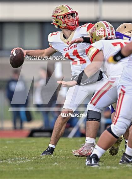 Thumbnail 2 in Sayville vs. Half Hollow Hills West (D3 Semifinal) photogallery.