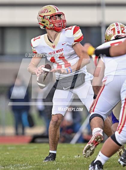 Thumbnail 1 in Sayville vs. Half Hollow Hills West (D3 Semifinal) photogallery.