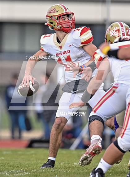 Thumbnail 3 in Sayville vs. Half Hollow Hills West (D3 Semifinal) photogallery.