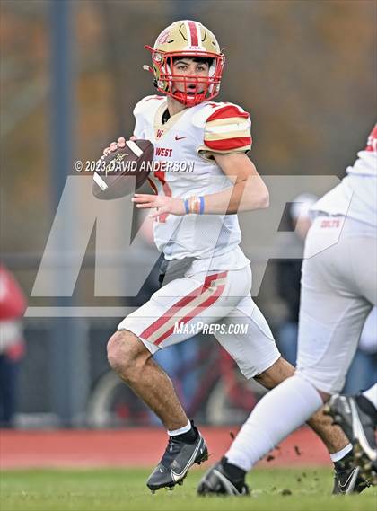 Thumbnail 2 in Sayville vs. Half Hollow Hills West (D3 Semifinal) photogallery.