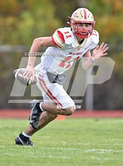 Thumbnail 2 in Sayville vs. Half Hollow Hills West (D3 Semifinal) photogallery.
