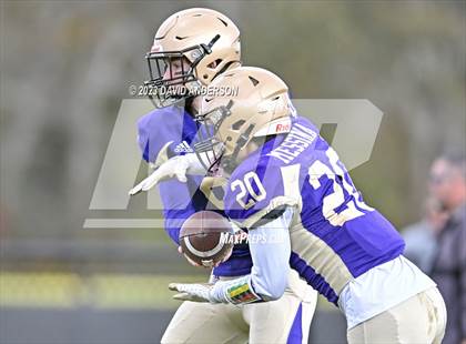Thumbnail 3 in Sayville vs. Half Hollow Hills West (D3 Semifinal) photogallery.