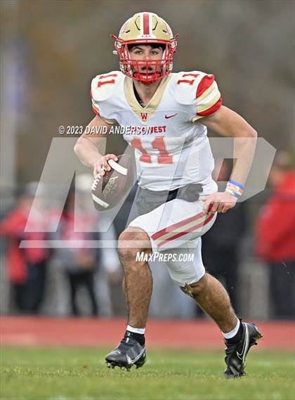 Thumbnail 2 in Sayville vs. Half Hollow Hills West (D3 Semifinal) photogallery.