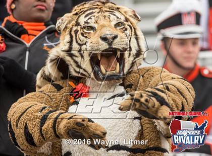 Thumbnail 2 in Washington @ McKinley (2015 MaxPreps Rivalry Series) photogallery.