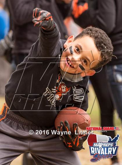 Thumbnail 1 in Washington @ McKinley (2015 MaxPreps Rivalry Series) photogallery.
