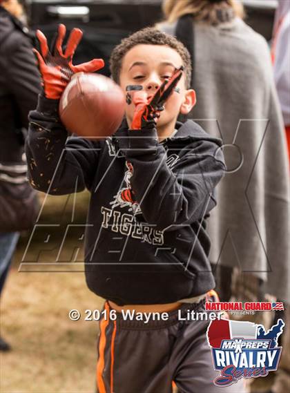 Thumbnail 3 in Washington @ McKinley (2015 MaxPreps Rivalry Series) photogallery.