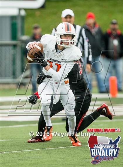 Thumbnail 1 in Washington @ McKinley (2015 MaxPreps Rivalry Series) photogallery.