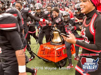 Thumbnail 2 in Washington @ McKinley (2015 MaxPreps Rivalry Series) photogallery.