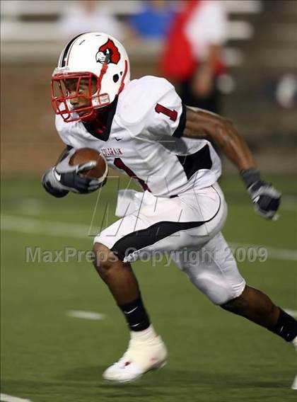 Thumbnail 3 in St. Xavier vs. Colerain (Skyline Crosstown Showdown) photogallery.