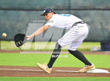 Thumbnail 2 in Kingwood vs. Pasadena Memorial (UIL Baseball 6A Region 3 Bi-District) photogallery.