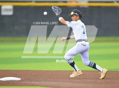 Thumbnail 2 in Kingwood vs. Pasadena Memorial (UIL Baseball 6A Region 3 Bi-District) photogallery.