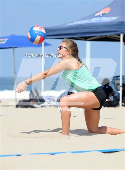 Thumbnail 3 in Palos Verdes vs. South (IBVL Competition) photogallery.