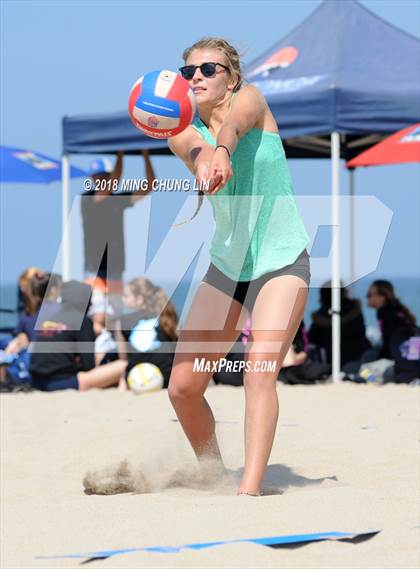Thumbnail 3 in Palos Verdes vs. South (IBVL Competition) photogallery.