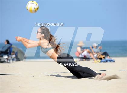 Thumbnail 1 in Palos Verdes vs. South (IBVL Competition) photogallery.