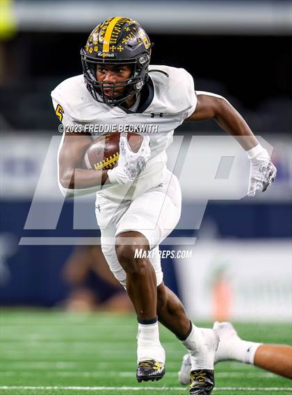 Thumbnail 2 in Franklin vs. Malakoff (UIL 3A D1 Football Final) photogallery.
