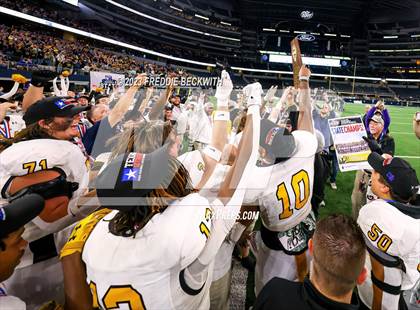 Thumbnail 2 in Franklin vs. Malakoff (UIL 3A D1 Football Final) photogallery.