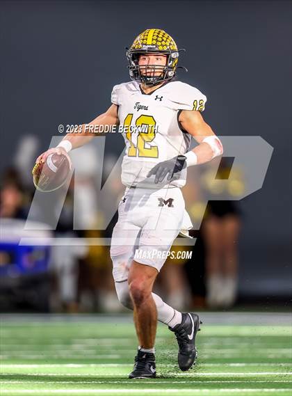 Thumbnail 1 in Franklin vs. Malakoff (UIL 3A D1 Football Final) photogallery.