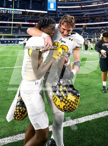 Thumbnail 1 in Franklin vs. Malakoff (UIL 3A D1 Football Final) photogallery.