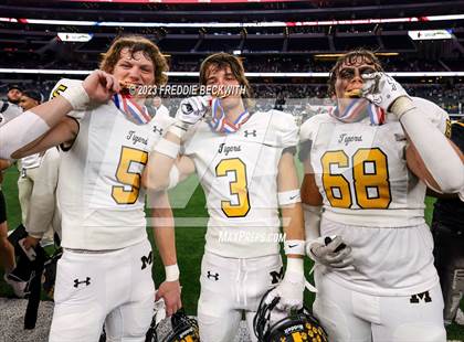 Thumbnail 3 in Franklin vs. Malakoff (UIL 3A D1 Football Final) photogallery.