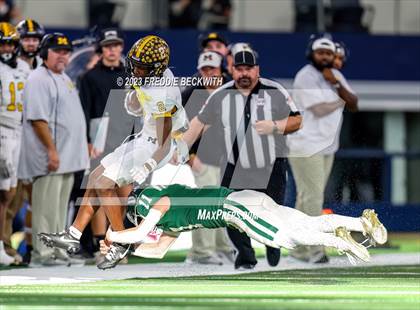 Thumbnail 2 in Franklin vs. Malakoff (UIL 3A D1 Football Final) photogallery.