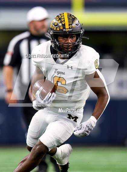 Thumbnail 3 in Franklin vs. Malakoff (UIL 3A D1 Football Final) photogallery.