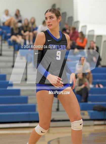 Thumbnail 1 in Katy Taylor vs Seven Lakes photogallery.