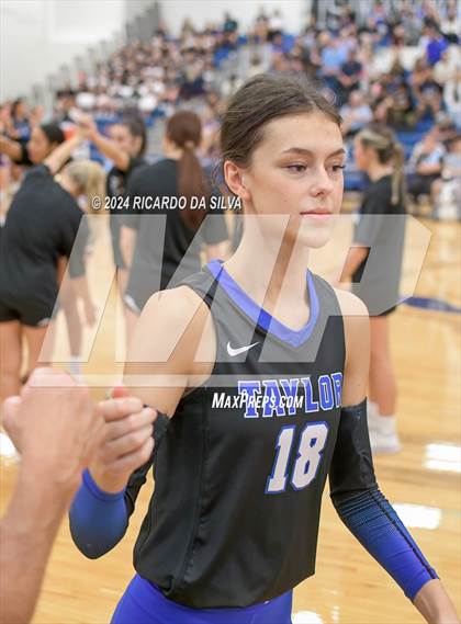 Thumbnail 1 in Katy Taylor vs Seven Lakes photogallery.