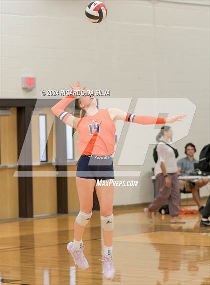 Thumbnail 1 in Katy Taylor vs Seven Lakes photogallery.