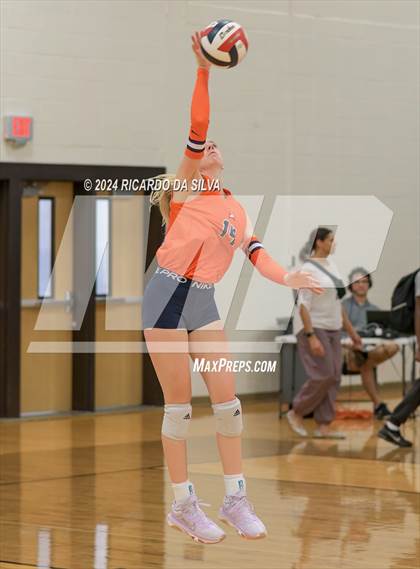 Thumbnail 2 in Katy Taylor vs Seven Lakes photogallery.