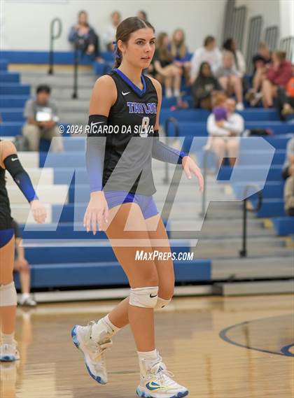 Thumbnail 3 in Katy Taylor vs Seven Lakes photogallery.