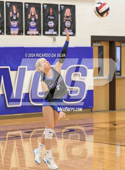 Thumbnail 2 in Katy Taylor vs Seven Lakes photogallery.