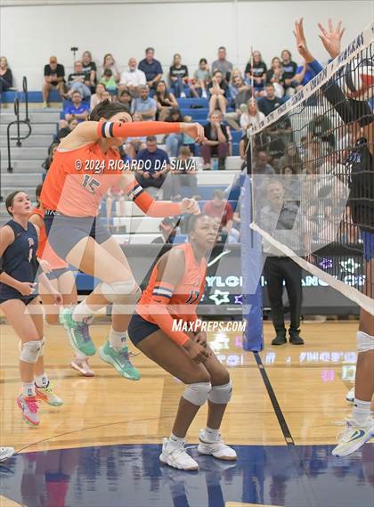 Thumbnail 1 in Katy Taylor vs Seven Lakes photogallery.