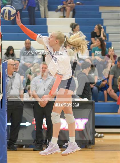 Thumbnail 3 in Katy Taylor vs Seven Lakes photogallery.