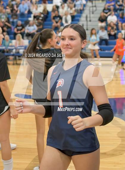 Thumbnail 2 in Katy Taylor vs Seven Lakes photogallery.