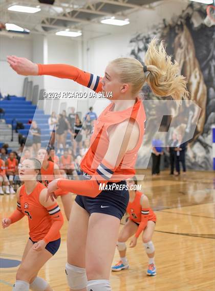 Thumbnail 1 in Katy Taylor vs Seven Lakes photogallery.