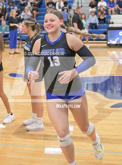 Thumbnail 1 in Katy Taylor vs Seven Lakes photogallery.